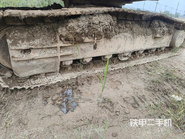 单侧履带整体(整机外观) 单侧履带整体(整机外观)