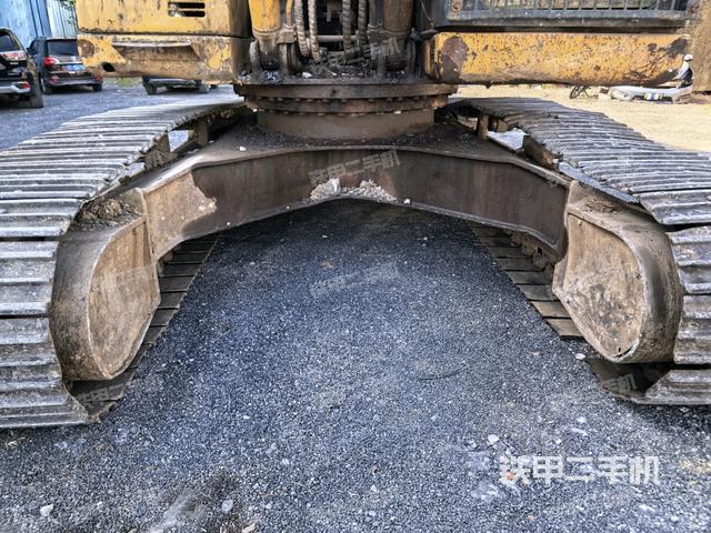 轉(zhuǎn)盤和下車架正前（工作和回轉(zhuǎn)裝置）