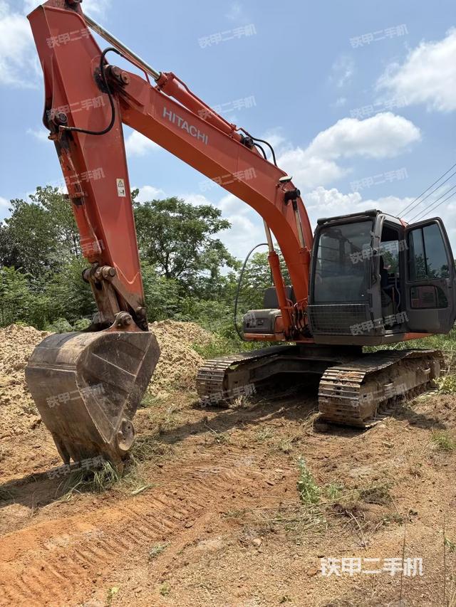 驾驶室整体(整机外观) 驾驶室整体(整机外观)