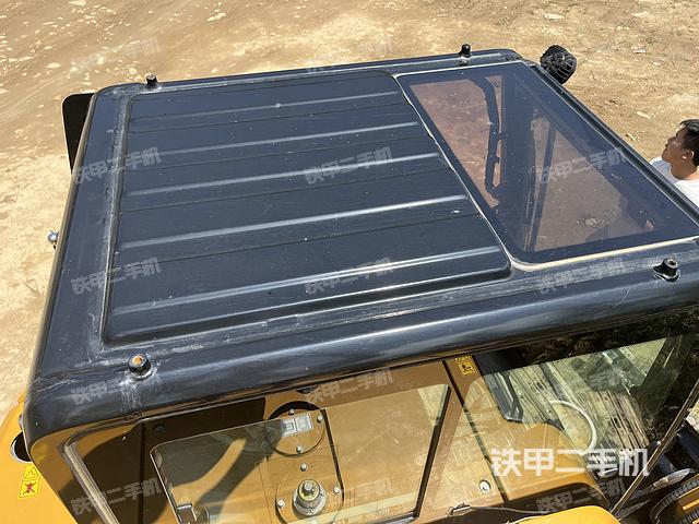 驾驶室顶部（整机外观）