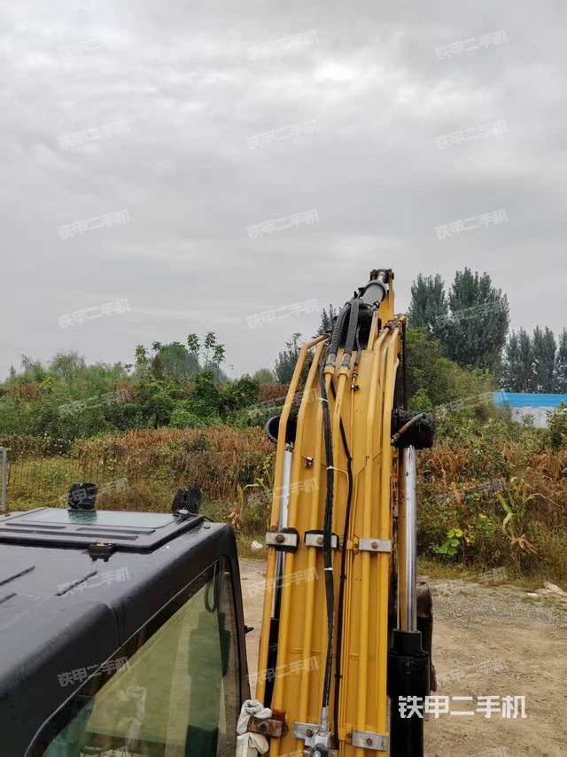 驾驶室顶部（整机外观）