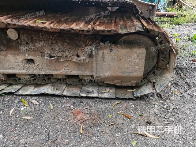 左驅(qū)動輪（行走機構(gòu)）