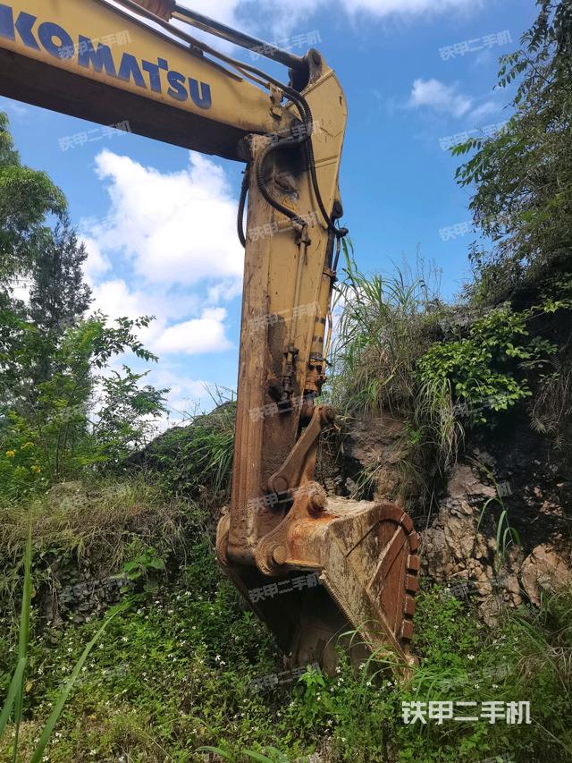 小臂整体右前(工作和回转装置) 小臂整体右前(工作和回转装置)