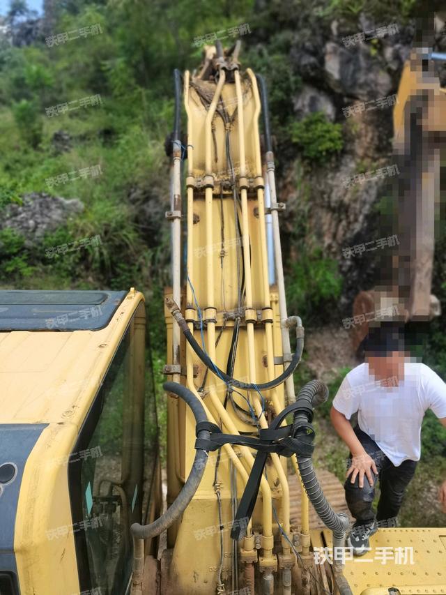 大臂背部俯视(工作和回转装置) 大臂背部俯视(工作和回转装置)