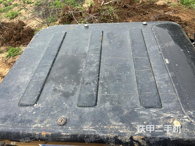 驾驶室顶部（整机外观）