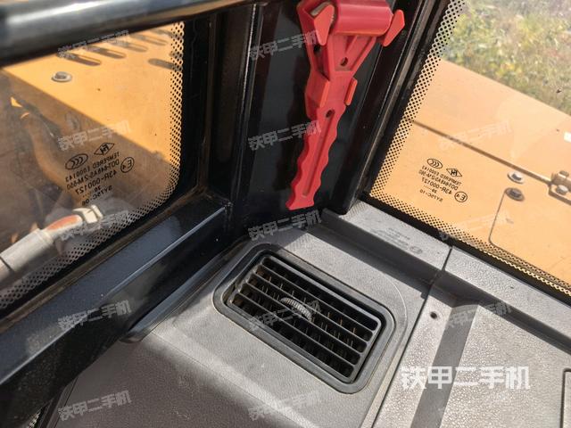 座椅左侧控制台/音响/含左手柄（驾驶室部分）