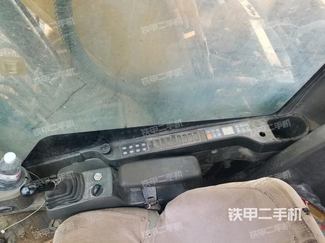 座椅右側(cè)控制臺/鑰匙門/油門/含右手柄（駕駛室部分）