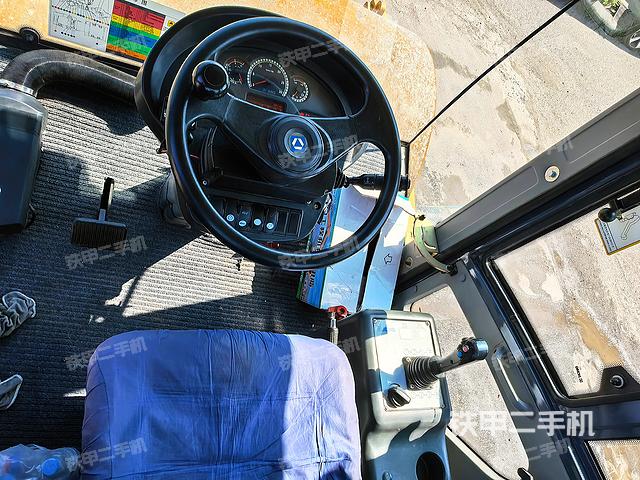 驾驶室操作台（设备外观及核心部件）