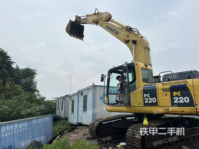 驾驶室顶部（整机外观）