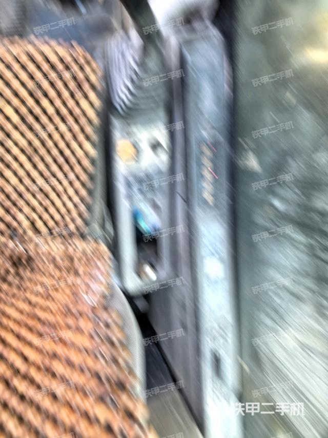 左后方玻璃角標(biāo)（駕駛室部分）