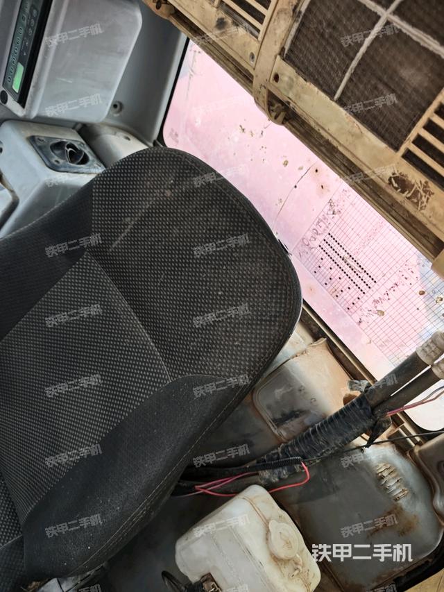 座椅左侧控制台/音响/含左手柄（驾驶室部分）