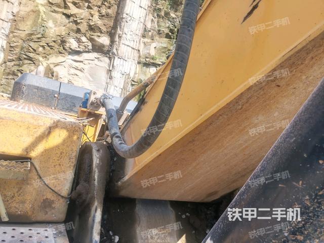 大臂根部 斜视(工作和回转装置) 大臂根部 斜视(工作和回转装置)