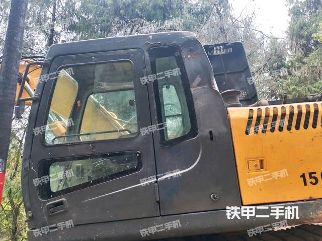 驾驶室整体(整机外观) 驾驶室整体(整机外观)