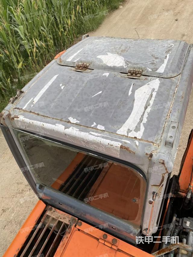 驾驶室顶部（整机外观）