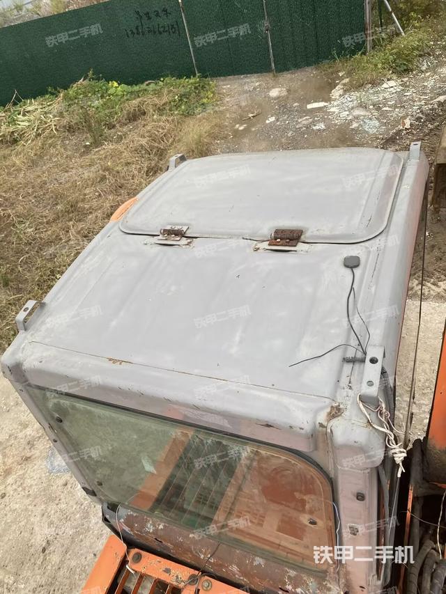 驾驶室顶部（整机外观）