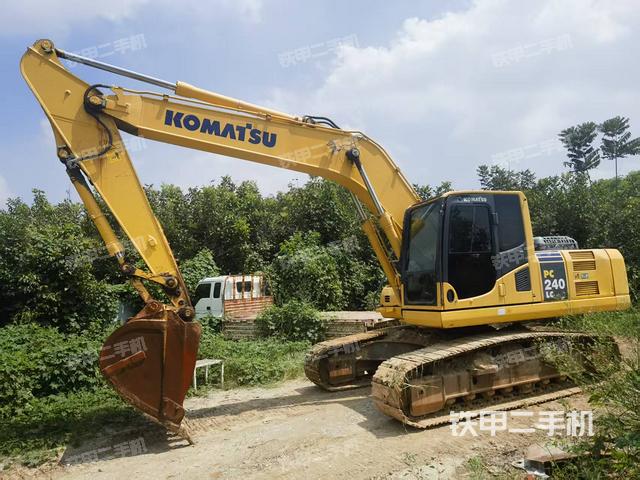 小松PC220-8M0挖掘機(jī)