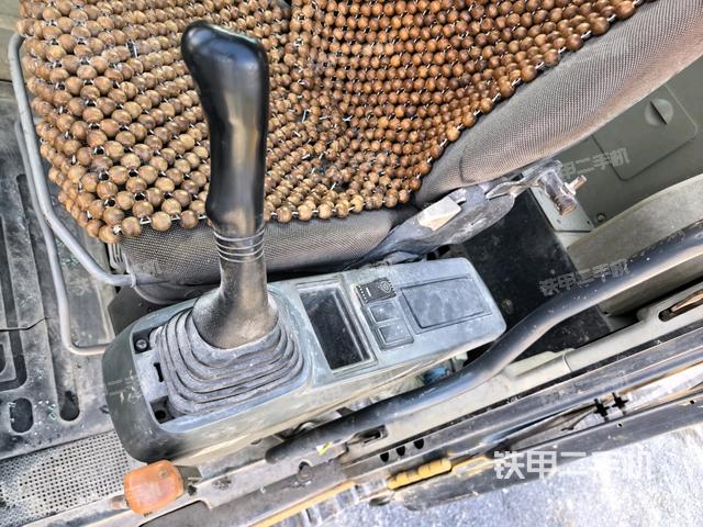 座椅右側(cè)控制臺(tái)/鑰匙門/油門/含右手柄（駕駛室部分）