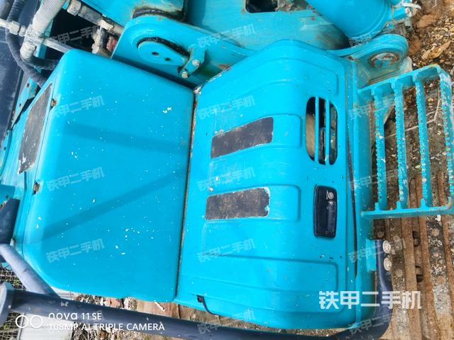 大臂油缸整体 竖拍（工作和回转装置）