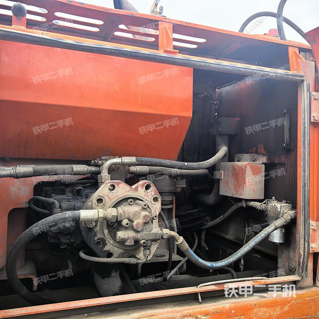 液压泵舱室正面整体（整机外观）