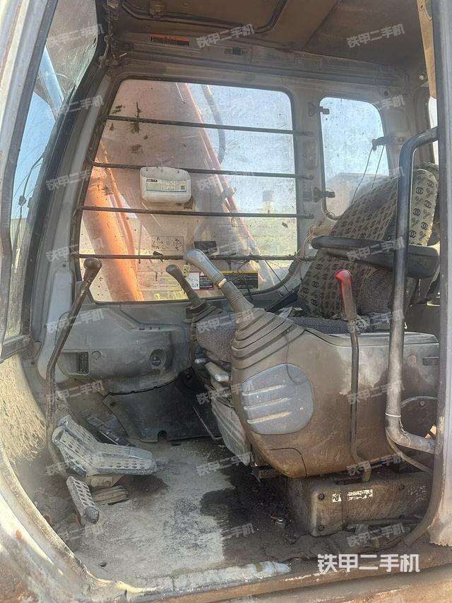 驾驶室整体（整机外观）