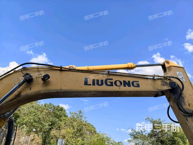 大臂油缸整體?豎拍（工作和回轉(zhuǎn)裝置）