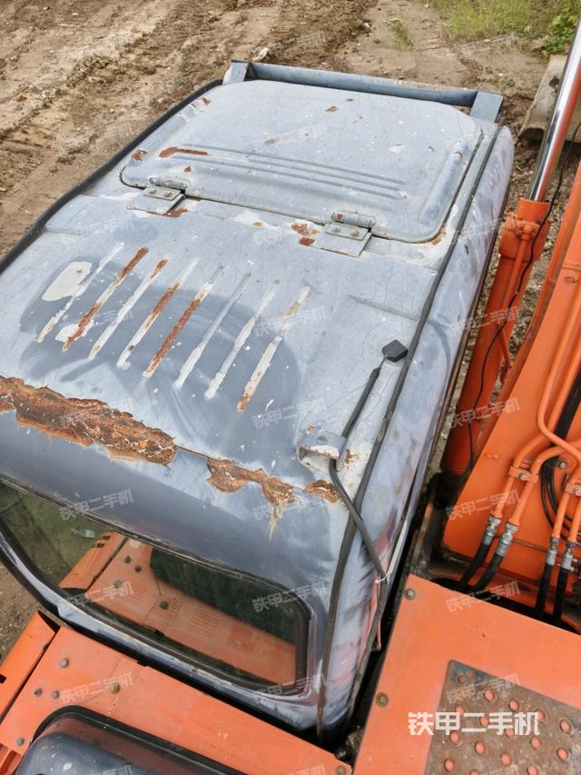 驾驶室顶部(整机外观) 驾驶室顶部(整机外观)