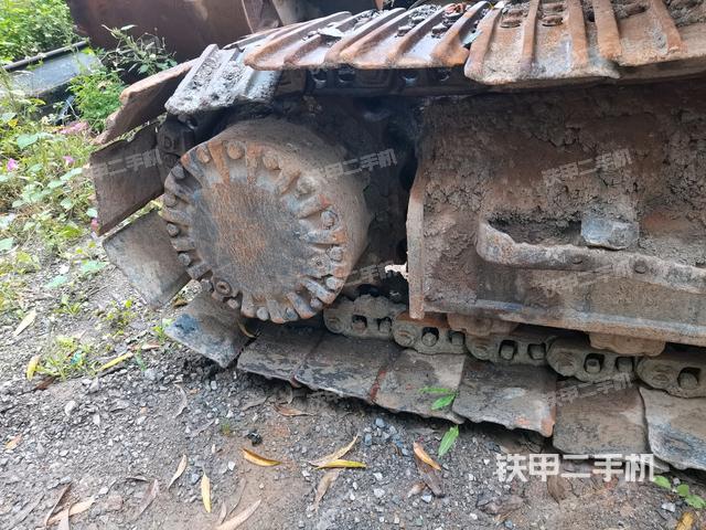 右驅(qū)動輪（行走機構(gòu)）