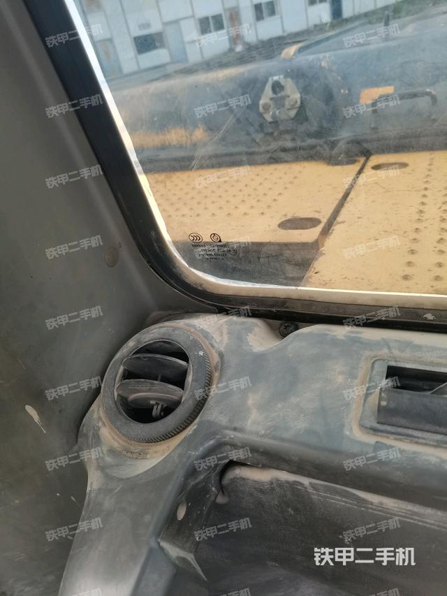 后窗玻璃角標（駕駛室部分）