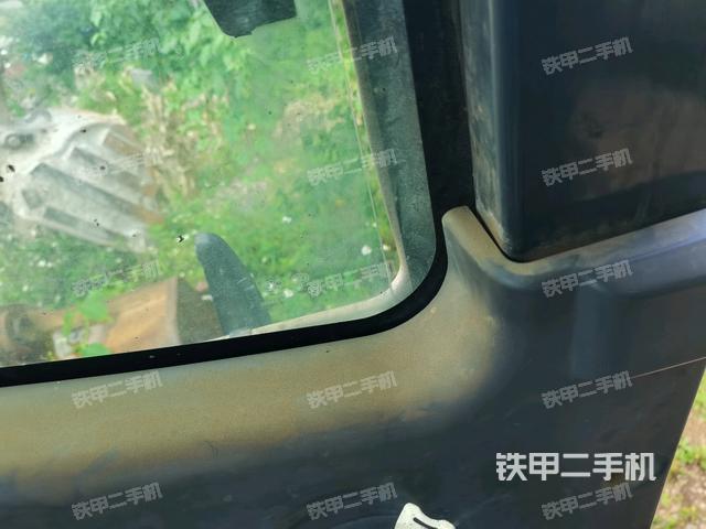 左后方玻璃角标(驾驶室部分) 左后方玻璃角标(驾驶室部分)