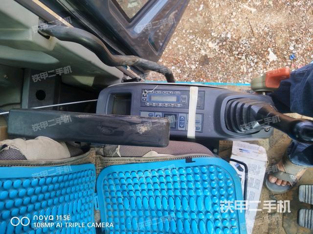 座椅右侧控制台/钥匙门/油门/含右手柄（驾驶室部分）