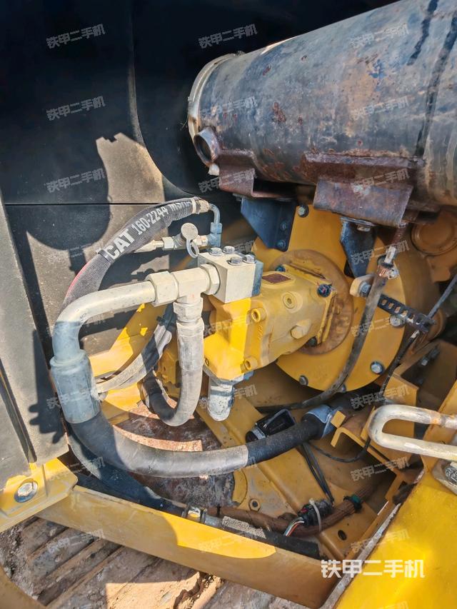 液壓泵艙室正面整體（整機(jī)外觀）