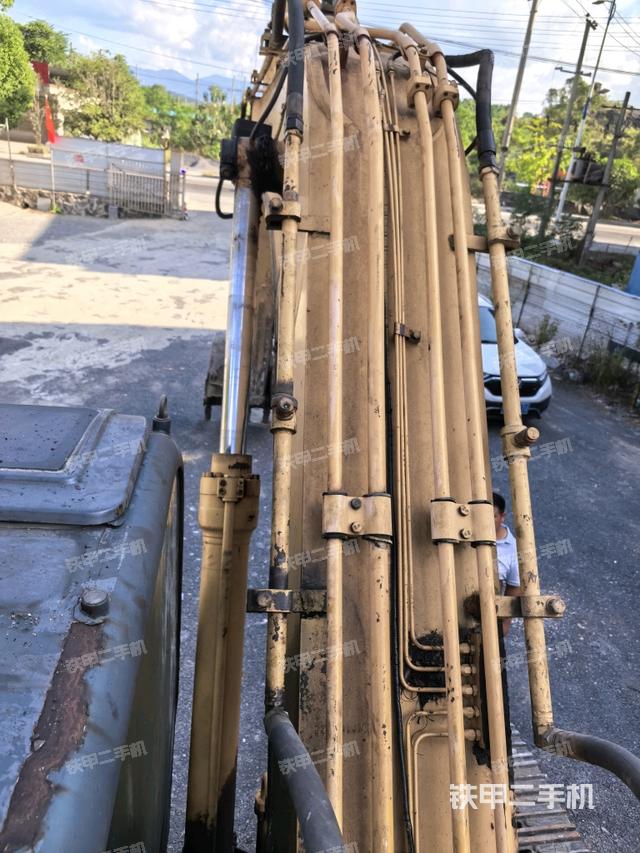 鏟斗右后整體（工作和回轉(zhuǎn)裝置）