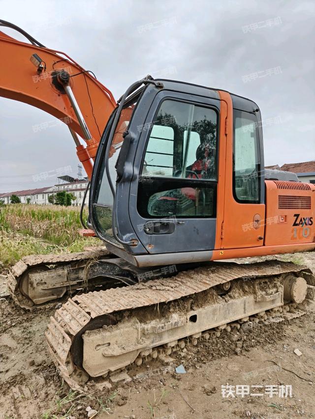 驾驶室整体(整机外观) 驾驶室整体(整机外观)