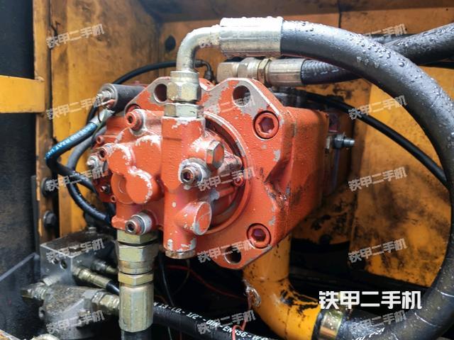 液压泵舱室正面整体(整机外观) 液压泵舱室正面整体(整机外观)