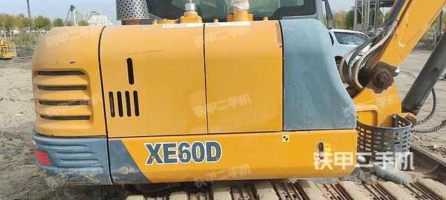 驾驶室顶部（整机外观）