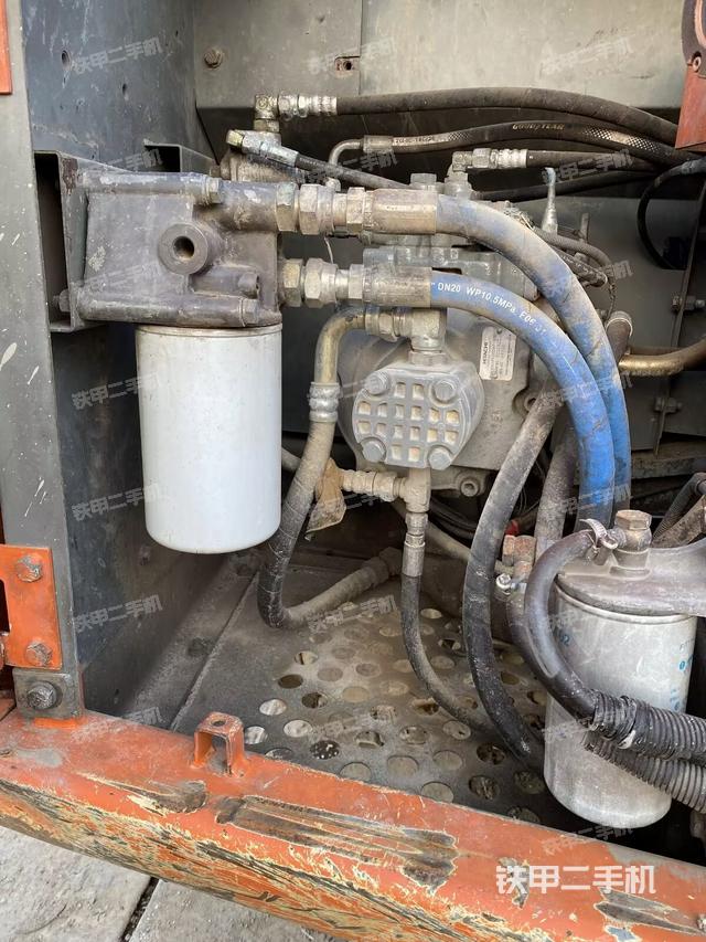 液压泵舱室正面整体(整机外观) 液压泵舱室正面整体(整机外观)