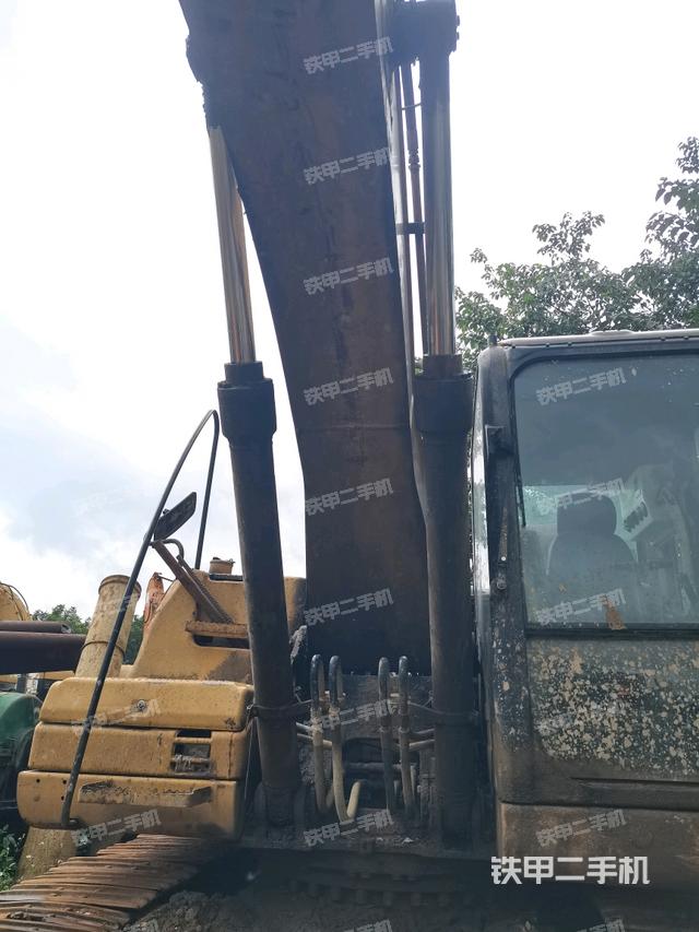 大臂油缸整體?豎拍（工作和回轉(zhuǎn)裝置）