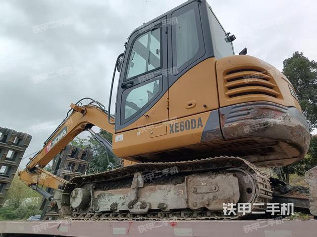 驾驶室整体（整机外观）