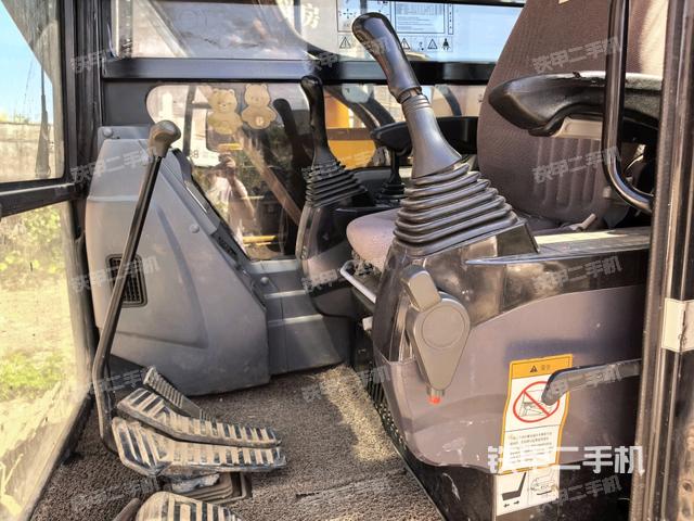 后窗玻璃角标（驾驶室部分）