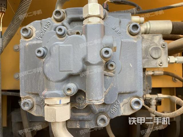 液壓泵艙室正面整體（整機(jī)外觀）