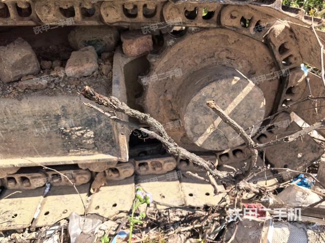 右驱动轮（行走机构）