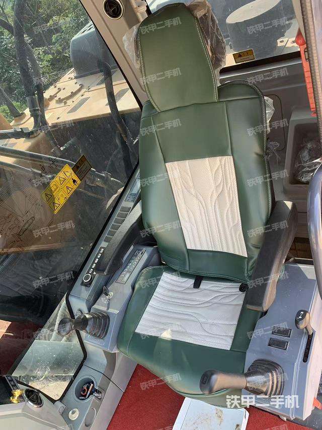 駕駛室整體（整機(jī)外觀）