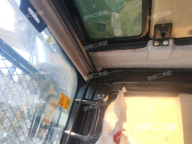 驾驶室左后45度(驾驶室部分) 驾驶室左后45度(驾驶室部分)