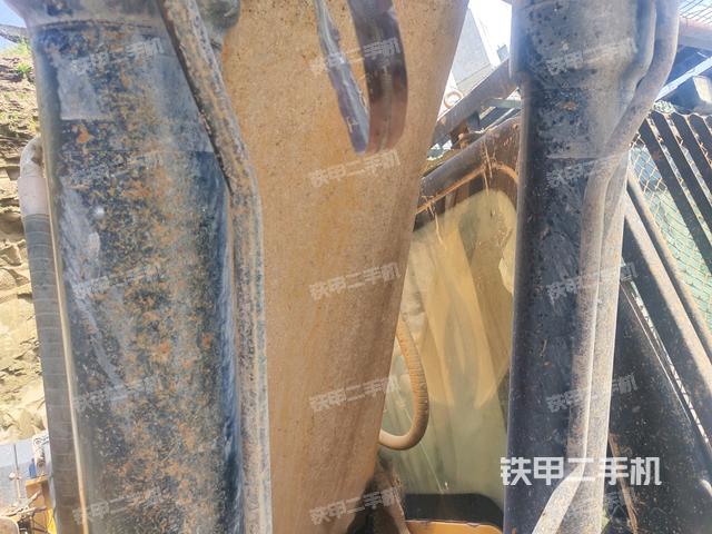 转盘和下车架正前(工作和回转装置) 转盘和下车架正前(工作和回转装置)