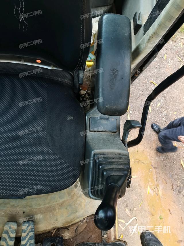 座椅左側(cè)控制臺/音響/含左手柄（駕駛室部分）