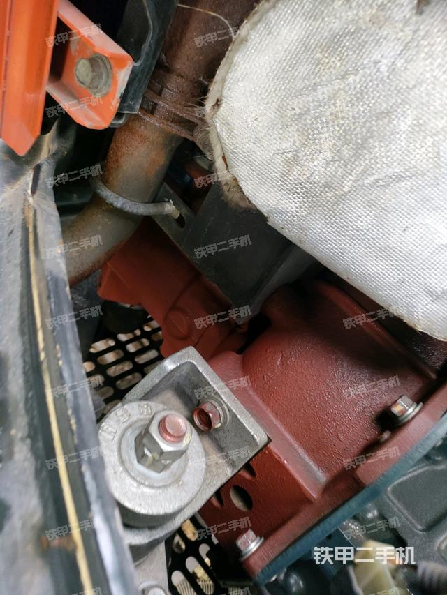 液压泵舱室正面整体(整机外观) 液压泵舱室正面整体(整机外观)