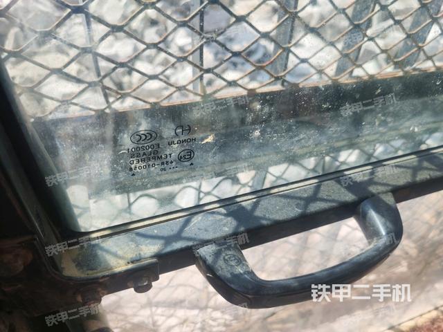 座椅后部(驾驶室部分) 座椅后部(驾驶室部分)