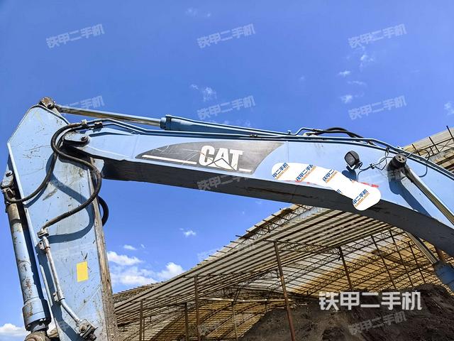 转盘和下车架正前(工作和回转装置) 转盘和下车架正前(工作和回转装置)