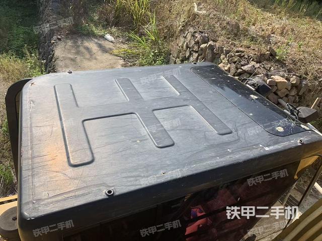 駕駛室頂部（整機外觀）