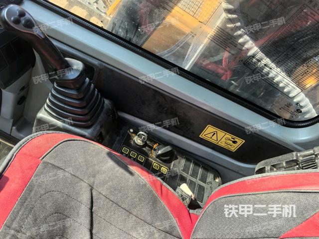 座椅右側控制臺/鑰匙門/油門/含右手柄（駕駛室部分）